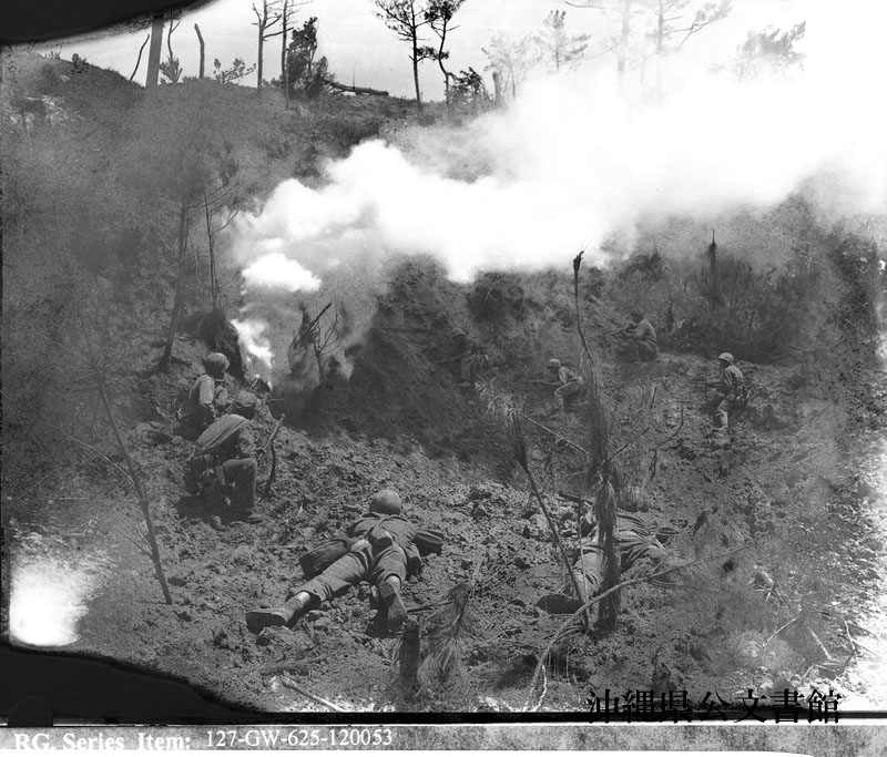 戦争写真 兵士と大砲 セピア調　戦前高射砲 戦争写真 兵士と大砲 セピア調 戦前高射砲 戦争写真 兵士と大砲